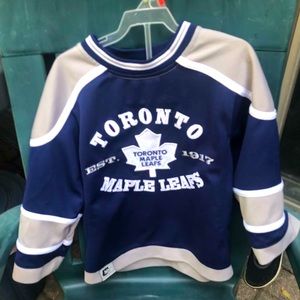 For that Toronto Fan.  Size 5 Toronto Maple Leaf Jersey. For boy or girl.